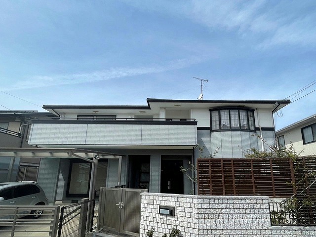 高松市で住宅無料点検、サイディング外壁の色あせやチョーキングなど激しい経年劣化