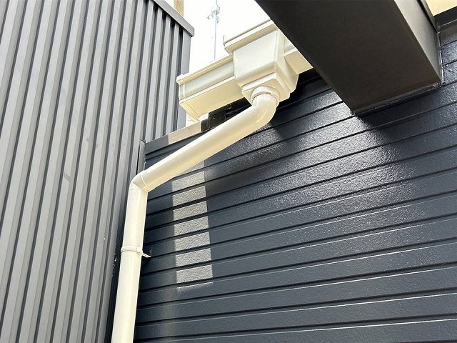 坂出市にて住宅付帯部への塗装工程、排水機能の長期的な維持を図る雨樋塗装