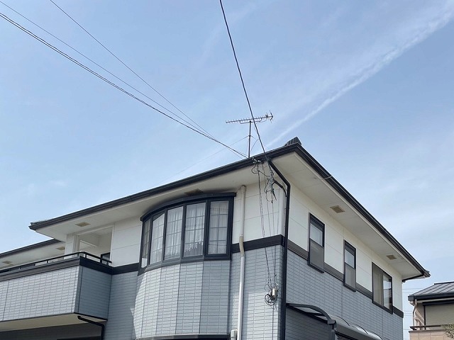 高松市にて外壁塗装の仕上げ色を決定、試し塗りによる仕上がりイメージの確認