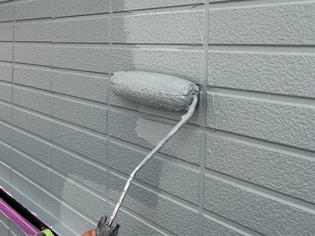 高松市で外壁塗装の上塗り、美観を整えながら最終品質を決定づける仕上げ工程