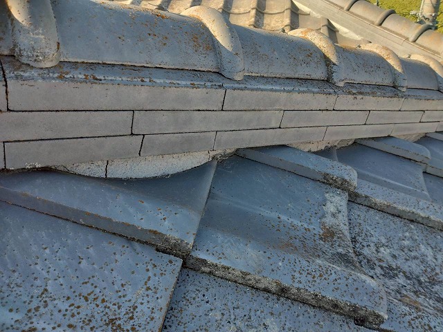 漆喰詰め直し工事の施工前状況