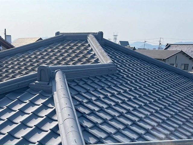 セメント瓦塗装メンテナンスの下塗り工程