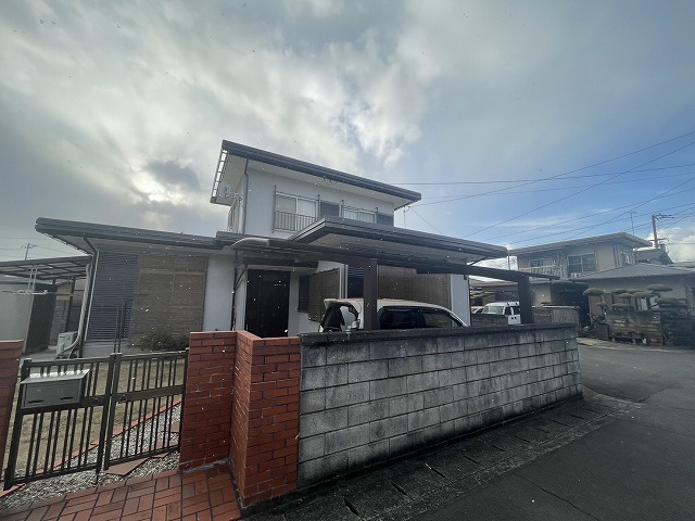 丸亀市で老朽化したサイディング外壁と付帯部を塗装、一新した完成後の様子