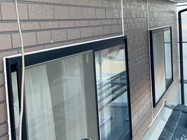 丸亀市で外壁コーキング打ち替え、ひび割れや破断などの劣化を正常に回復