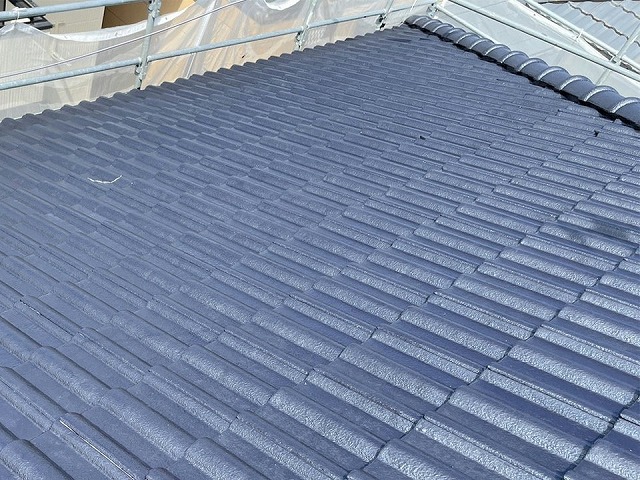 高松市でモニエル瓦（乾式コンクリート瓦）への「マイティーシリコン」を用いた中塗り