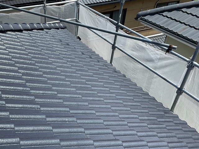 高松市で行ったモニエル瓦への塗装工事、屋根の耐久性と美観を回復した完成後状況