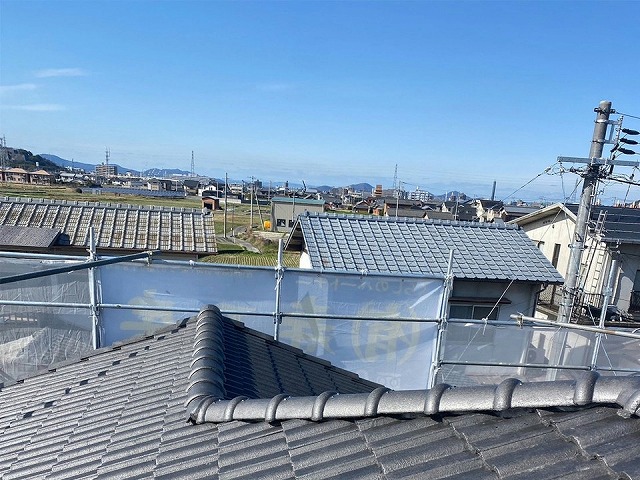丸亀市の住宅で実施した棟瓦取り直しとモニエル瓦塗装、劣化を解消した仕上がり状況