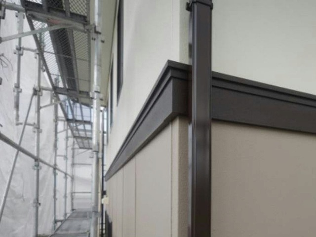 丸亀市で色あせやカビが目立っていた外壁を一新した住宅塗装工事のビフォーアフター