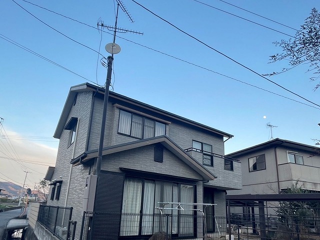 高松市で住宅外壁調査、サイディングのズレやコーキングの剥離による雨漏りの危険性