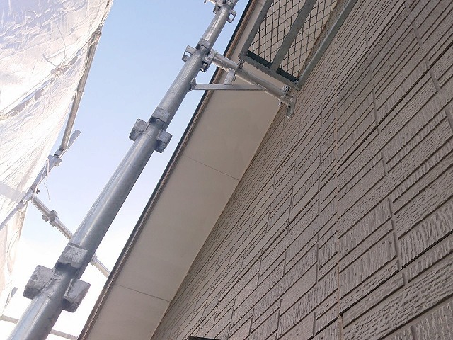 高松市にてダメージの蓄積で発生したサイディングの本体ズレに対するビス留め補修