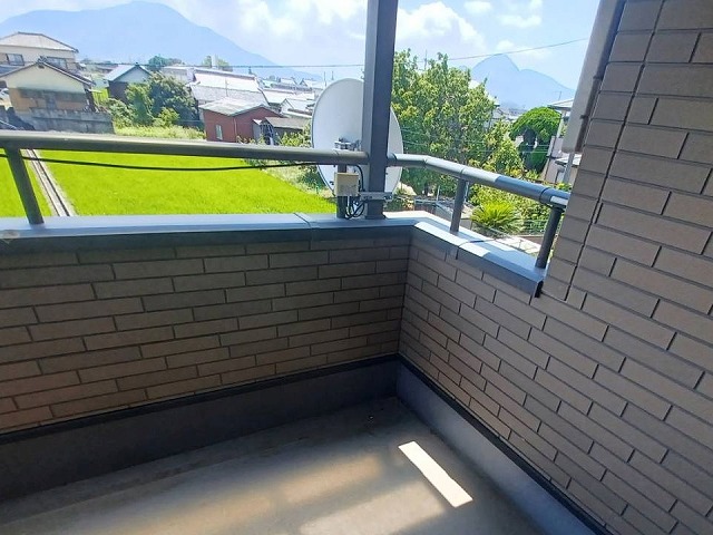 善通寺市にてベランダ防水塗装、住宅のベランダ防水の劣化放置が招くリスクも解説