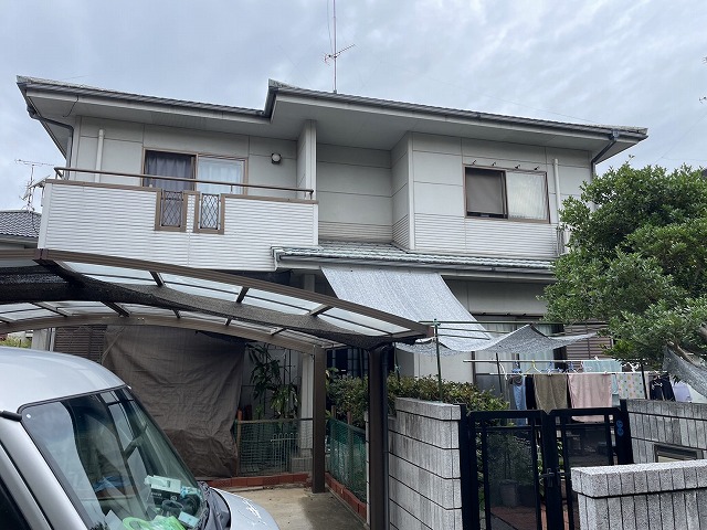 コーキングの打ち替えや外壁塗装などのメンテナンスを行うALC外壁の住宅