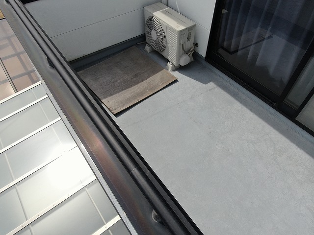 住宅無料点検でベランダ防水の経年劣化を確認