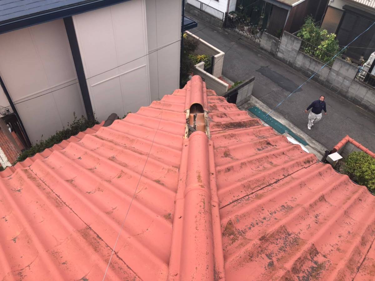 高松市での屋根補修工事！下り棟に鳥の巣が！