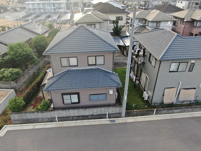点検対象住宅をドローンで撮影した屋根全体の様子