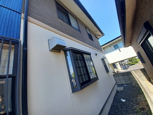 外壁無料点検で経年にともなうサイディングの色あせを確認