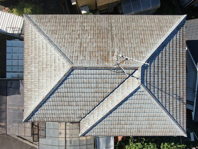 ドローンを用いた屋根点検の上空からの撮影