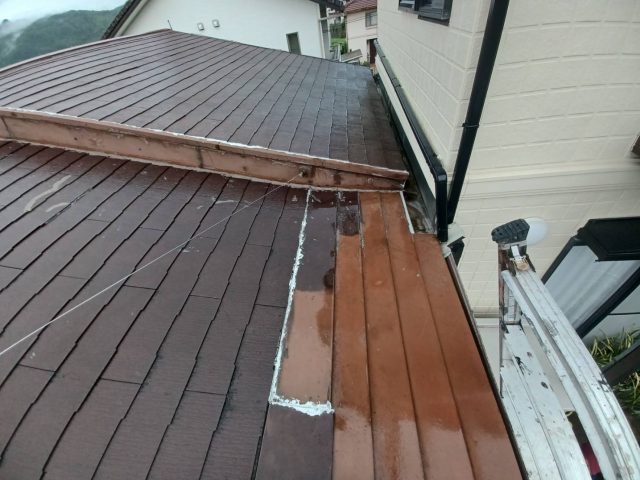 牟礼町の軽量屋根材を使用したカバー工法