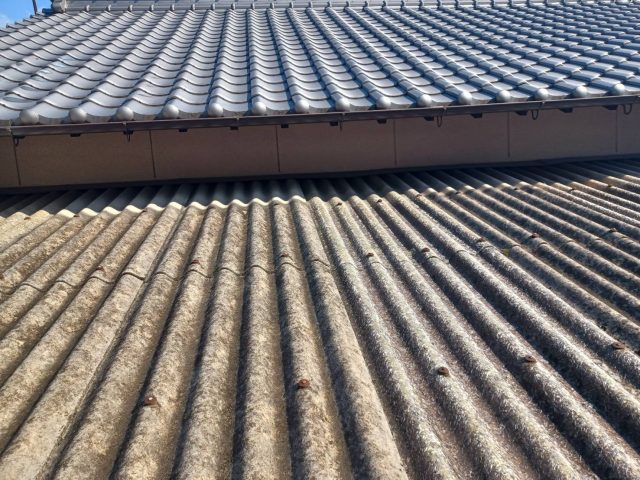 中間町の劣化した大波スレート