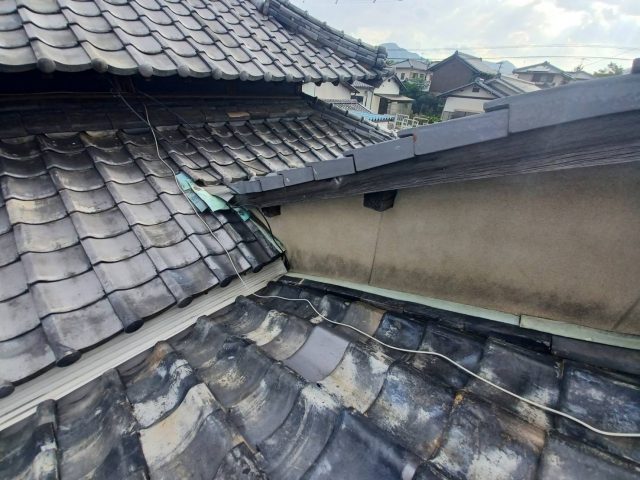 多度津町で雨漏り修理を実施した瓦屋根