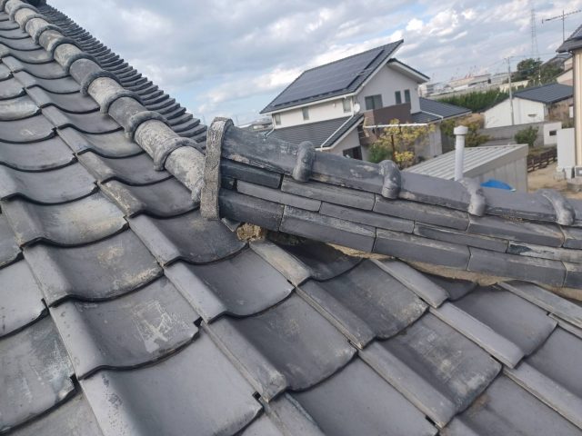 多度津町で瓦屋根の雨漏り調査｜本棟からの漏水に七寸丸本棟交換工事をご提案