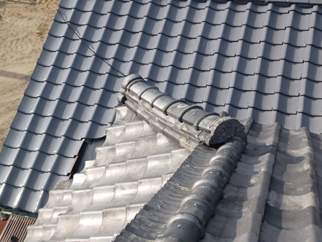 多度津町の雨漏りが発生している屋根の本棟