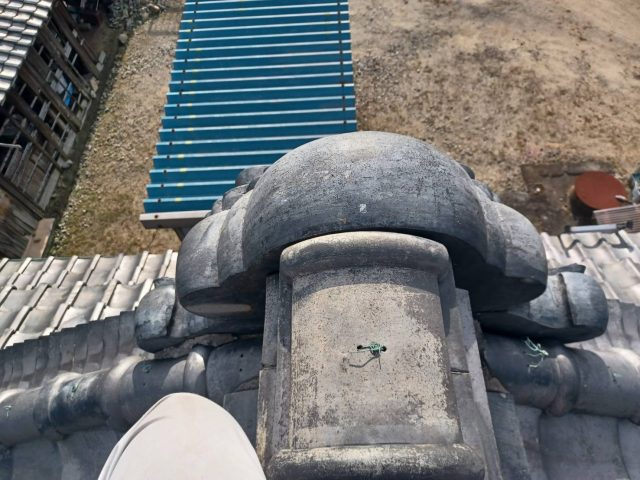 多度津町の雨漏りした屋根の棟瓦