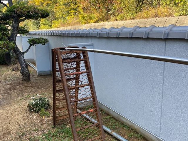 中間町のウォールバリア施工中