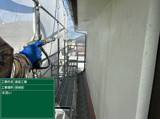住宅外壁塗装工事の軒天への高圧洗浄