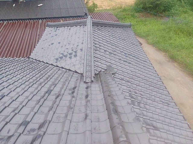 谷板金の劣化が原因となって発生した雨漏りの無料調査
