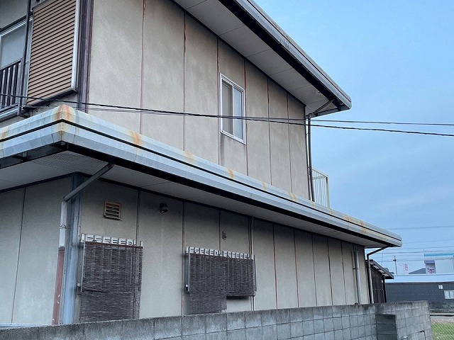 住宅の無料点検でサイディング外壁のカビを確認