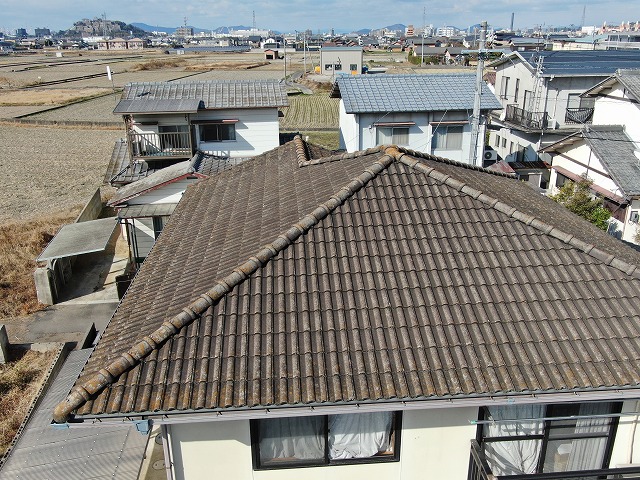 住宅モニエル瓦屋根に色あせを確認した無料点検