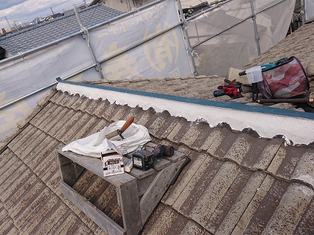 棟瓦取り直し工事の大棟土台部の構築が完了