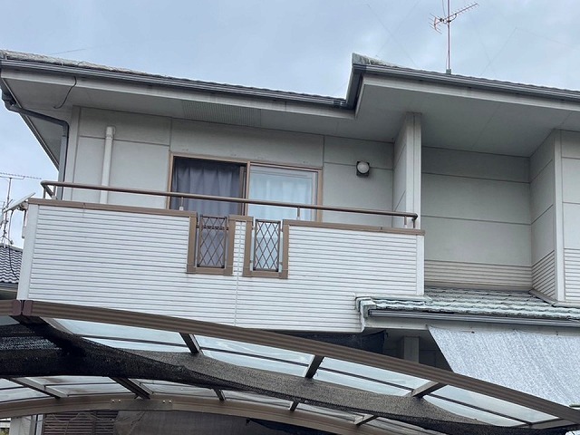 住宅の外壁無料点検でALC外壁の色あせを確認