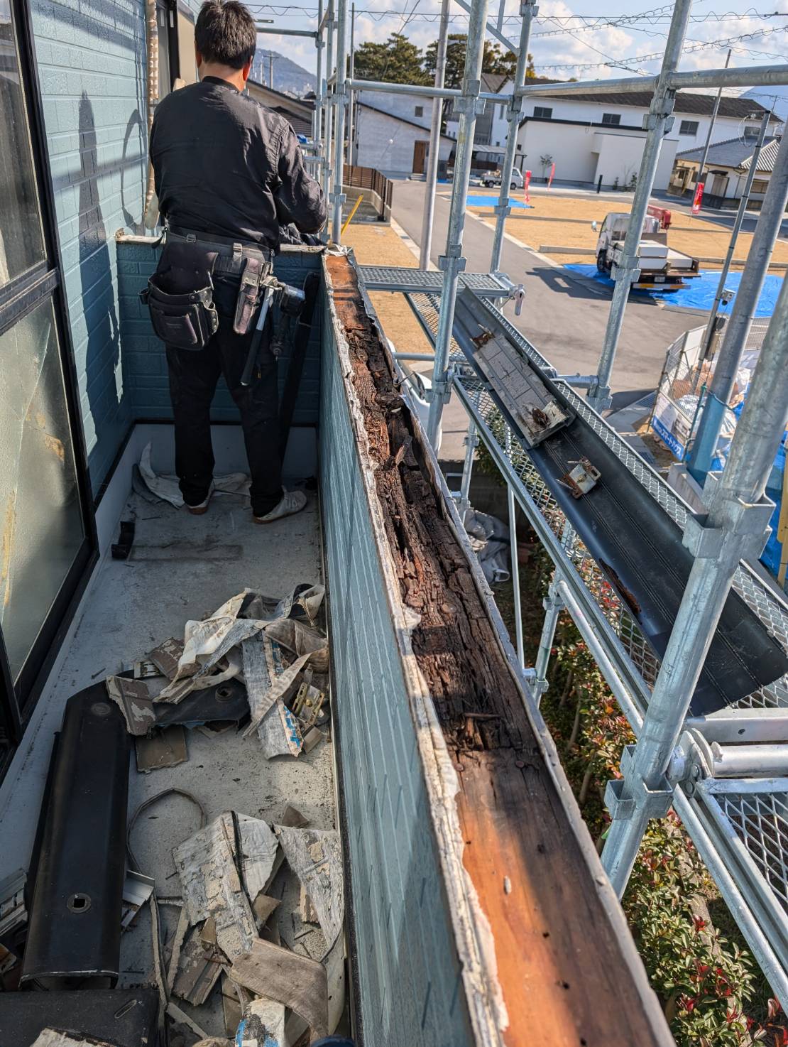 丸亀市　ベランダの解体工事