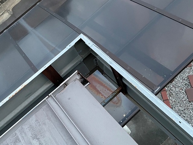 住宅の無料点検でアングルなどの金属部材にサビを確認