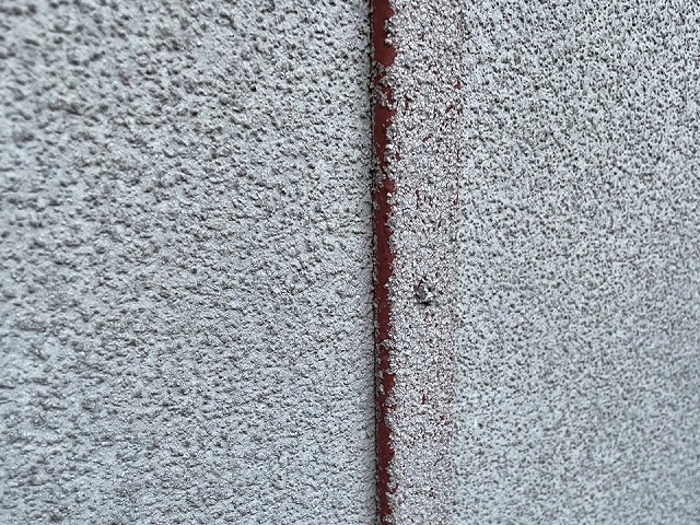 住宅の無料点検でサイディング外壁ジョイナー部材のサビを確認
