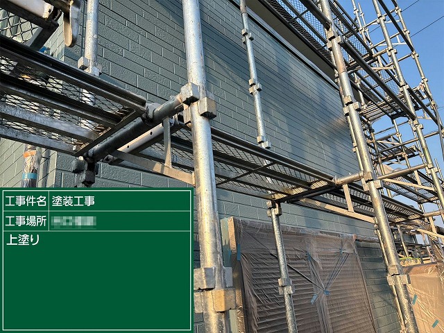 サイディング外壁塗装工事の3回塗りが仕上がった様子