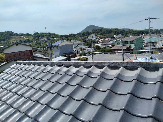 南蛮漆喰の施工が完了した棟部土台の様子