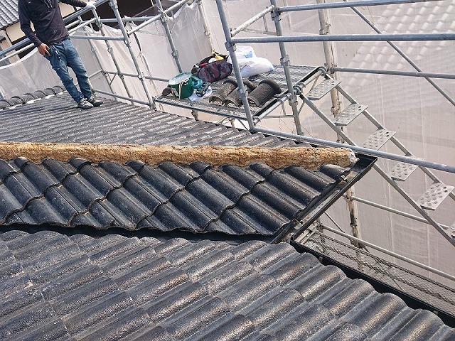 漆喰詰め直し工事の既存漆喰の除去が完了した状況