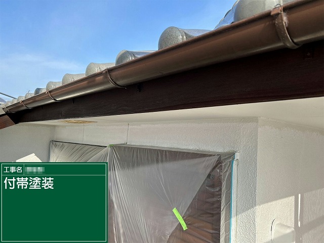 外壁塗装工事とあわせて行った雨樋への塗装が完了