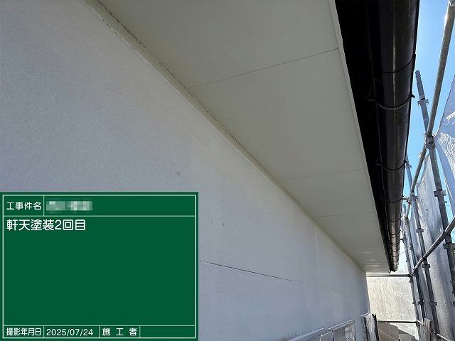 軒天塗装2回目が完了した軒天の全景