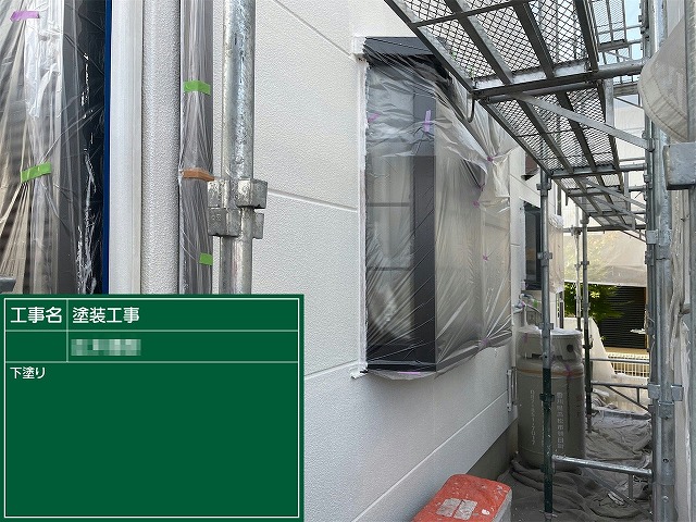 ALC外壁塗塗装工事の塗膜厚不足の防止を図る下塗り工程