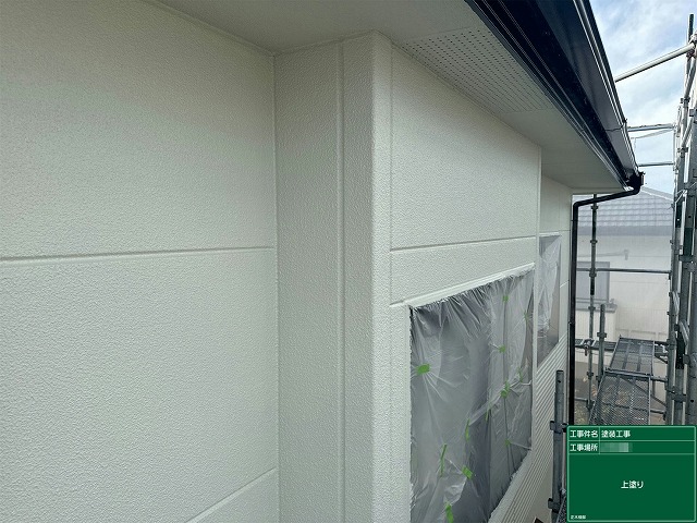 ALC外壁塗装工事の美観を整える上塗りの施工