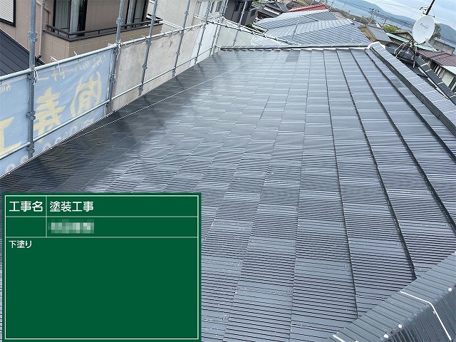 屋根メンテナンスのセメント瓦塗装工程が完了した状況