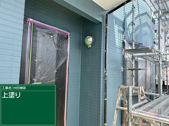 サイディング外壁塗装工事の3回塗り工程の完了状況