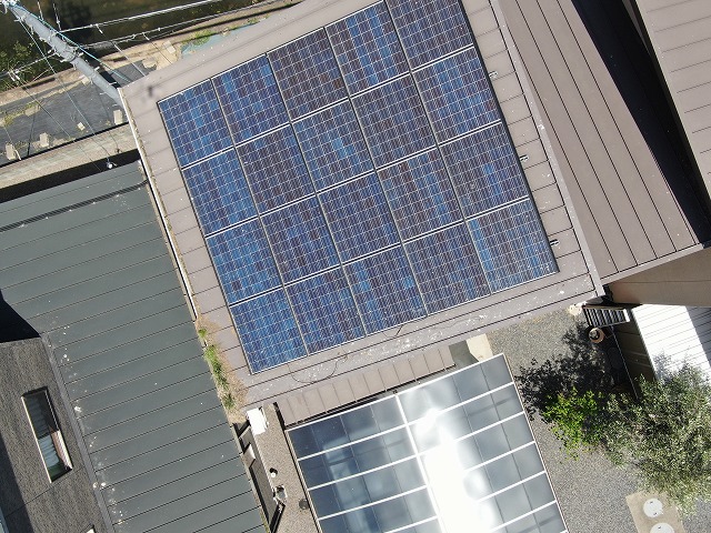 屋根メンテナンスを行う住宅のドローンを用いた屋根点検