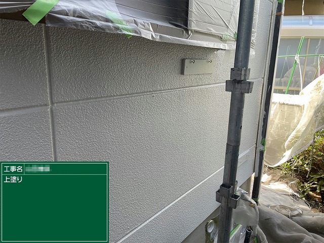 ALC外壁塗装3回塗り工程の上塗り完了状況