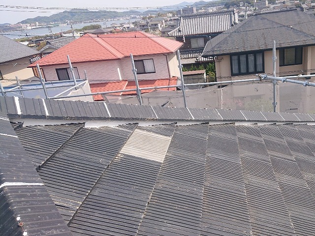屋根メンテナンスのセメント瓦一部差し替えと棟部ラバーロックなどの補修が完了