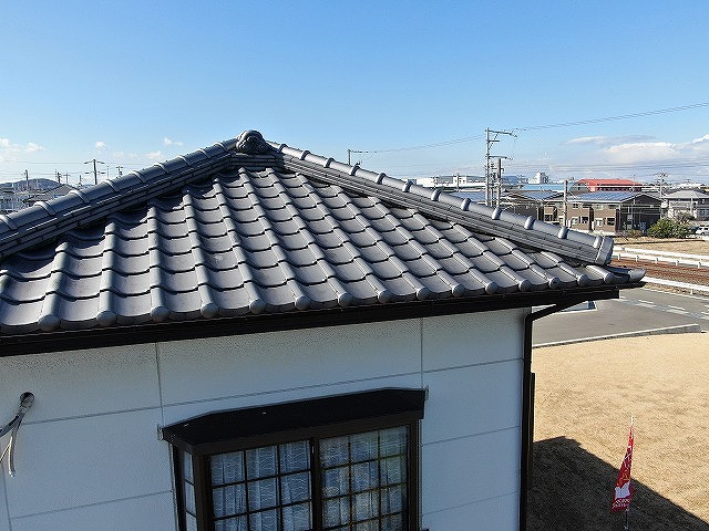 無料点検の結果を受けて漆喰の詰め直しを行う住宅の外観